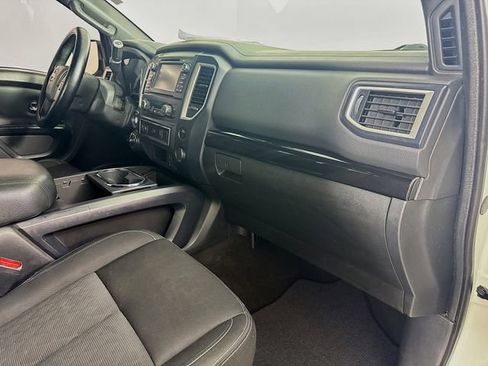 Used 2018 Nissan Titan SV w/ SV Convenience Package image 31