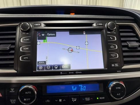 Used 2016 Toyota Highlander XLE AWD/4WD image 17