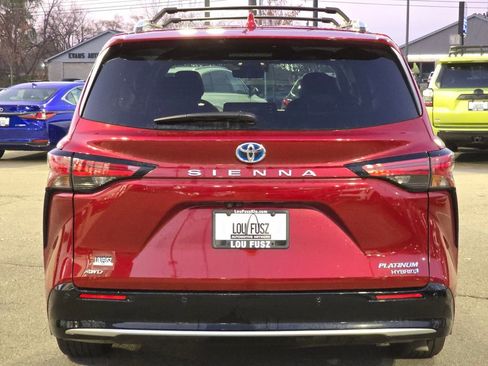 Used 2024 Toyota Sienna Platinum image 22