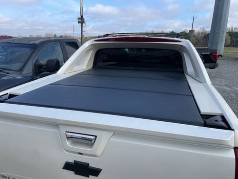 Used 2013 Chevrolet Avalanche LTZ image 4