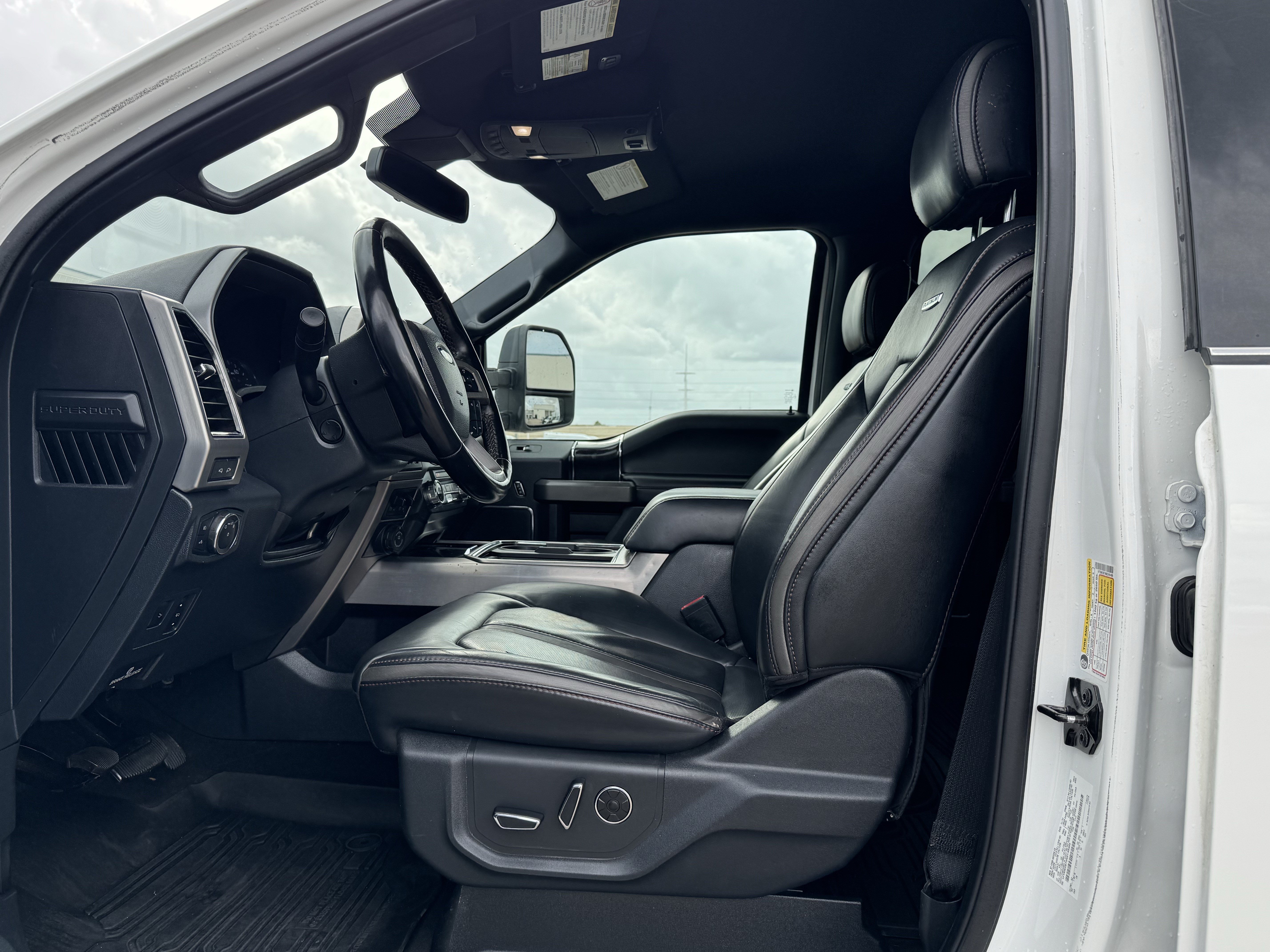 Used 2022 Ford F250 Platinum AWD/4WD image 17