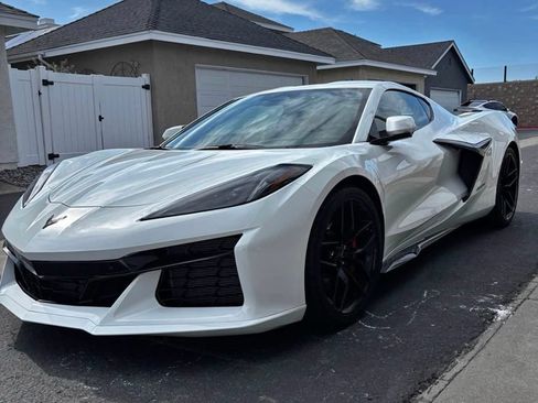 Used 2025 Chevrolet Corvette Z06 RWD image 3