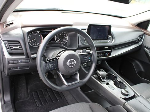 Used 2023 Nissan Rogue SV image 8