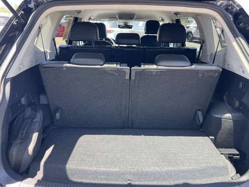 Certified 2022 Volkswagen Tiguan SE FWD image 23