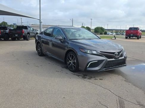 Used 2023 Toyota Camry SE FWD image 4