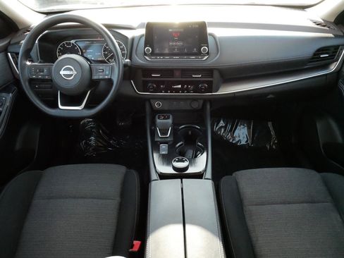 Used 2023 Nissan Rogue SV image 10