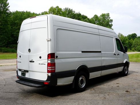 Used 2015 Freightliner Sprinter 2500 image 5