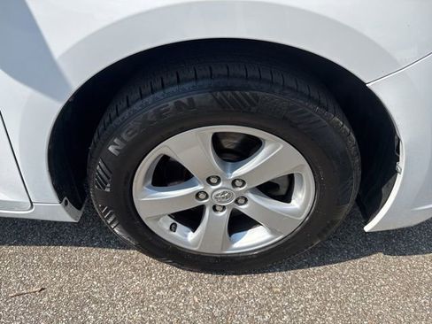 Used 2015 Toyota Sienna L image 12