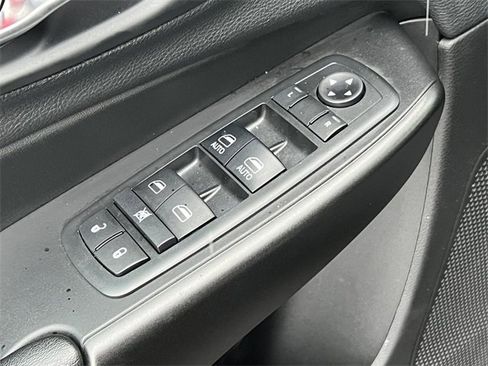 Used 2019 Jeep Cherokee Trailhawk w/ Cold Weather Group image 17