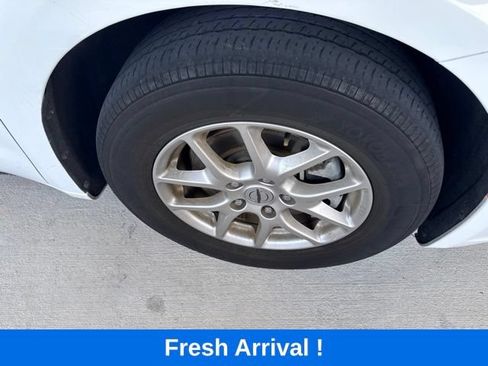 Used 2024 Chrysler Pacifica Touring FWD image 21