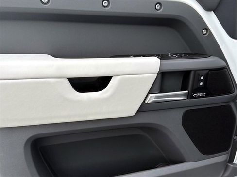 New 2025 Land Rover Defender 130 X-Dynamic SE image 16