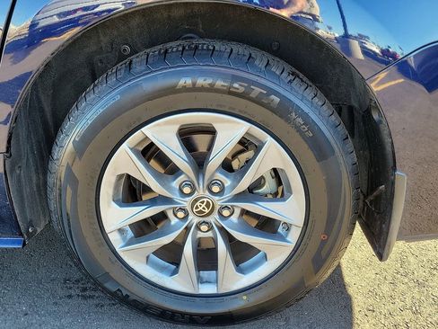 Used 2022 Toyota Sienna XLE image 7