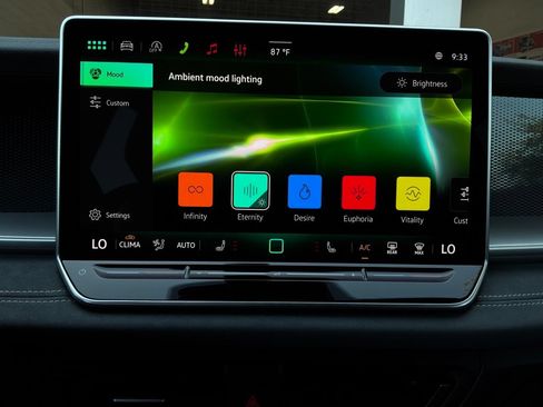 Used 2026 Volkswagen Tiguan SE FWD image 30