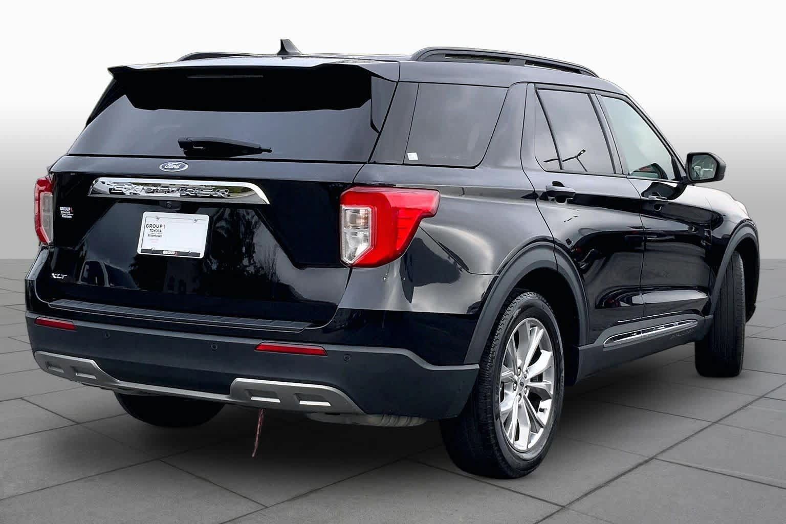 Used 2024 Ford Explorer XLT w/ Equipment Group 202A RWD image 12