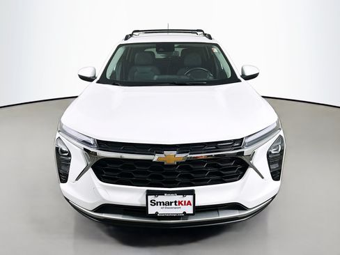 Used 2024 Chevrolet Trax LT w/ Driver Confidence Package FWD image 2