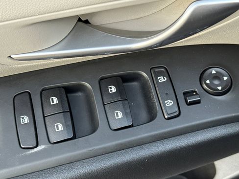 Used 2022 Hyundai Tucson SE image 13