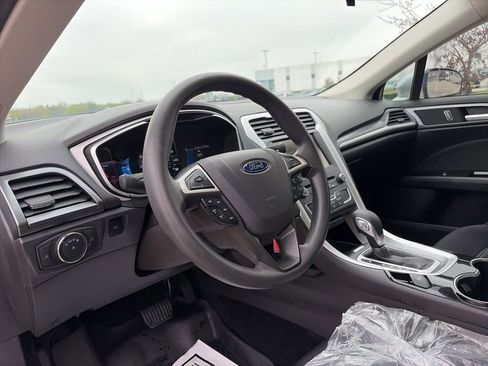 Used 2016 Ford Fusion SE image 45