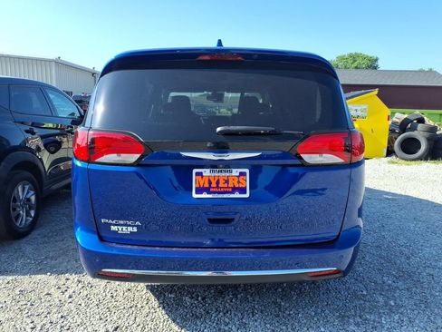 Used 2019 Chrysler Pacifica Touring Plus w/ Advanced Safetytec Group FWD image 3