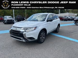 Used 2020 Mitsubishi Outlander SE image 1