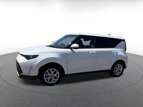 Used 2025 Kia Soul LX w/ LX Technology Package FWD image 8