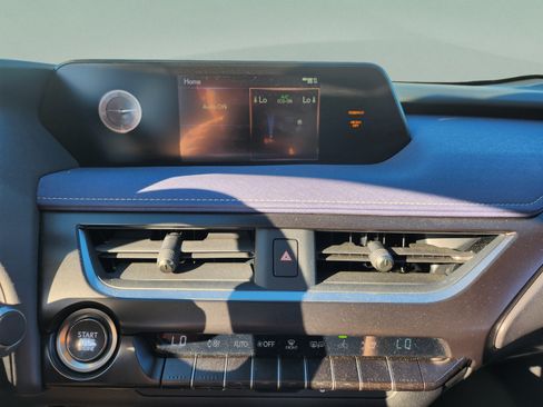 Used 2022 Lexus UX 200 w/ Premium Package FWD image 15