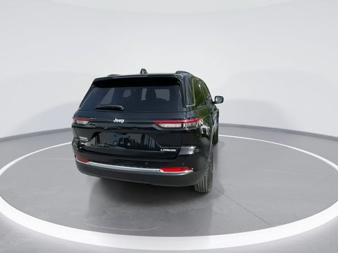 Used 2024 Jeep Grand Cherokee Laredo w/ Luxury Tech Group I AWD/4WD image 17
