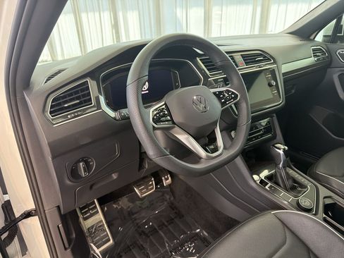 Certified 2024 Volkswagen Tiguan SEL R-Line AWD/4WD image 4