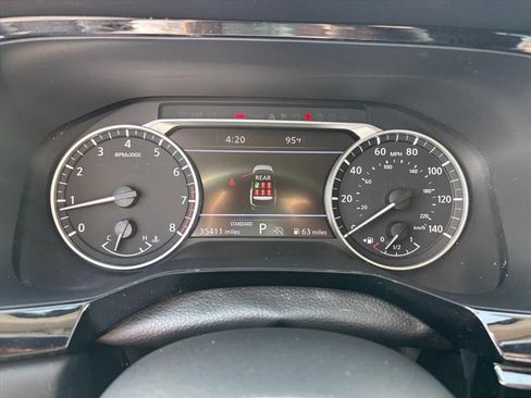Used 2024 Nissan Pathfinder SL w/ Black Appearance Package FWD image 7