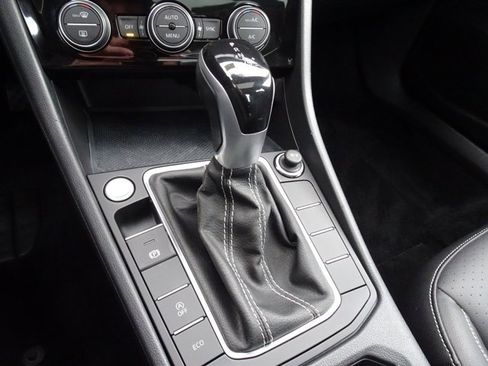 Used 2022 Volkswagen Jetta SE image 19