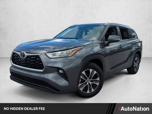 Certified 2020 Toyota Highlander XLE FWD image 1