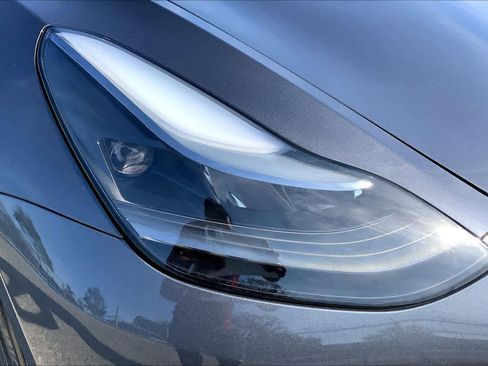 Used 2023 Tesla Model 3 Standard Range image 25