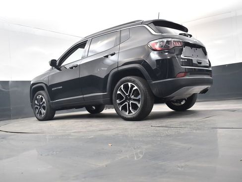 Used 2022 Jeep Compass Limited image 22