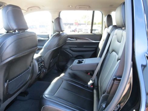 Used 2023 Jeep Grand Cherokee Limited image 27