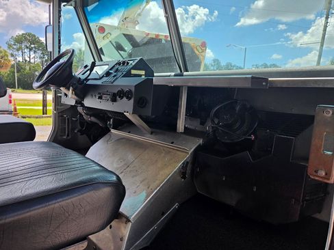 Used 2017 Ford E-350 and Econoline 350 Super Duty w/ A/C Prep Package RWD image 14