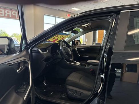 Used 2025 Toyota RAV4 XLE AWD/4WD image 16