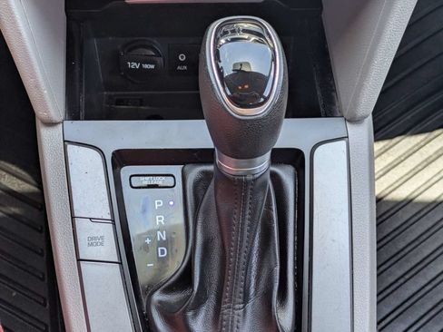 Used 2018 Hyundai Elantra SEL FWD image 21