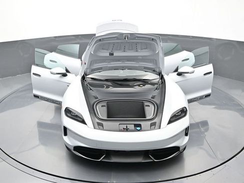 Used 2025 Porsche Taycan GTS image 38