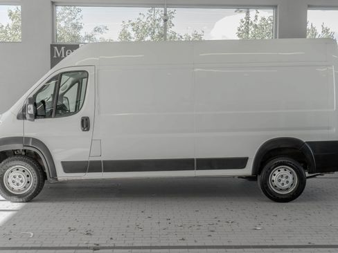 Used 2025 RAM ProMaster 2500 w/ Convenience Group FWD image 2