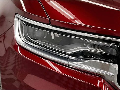 Used 2024 Jeep Wagoneer L Series III w/ Premium Group I image 32