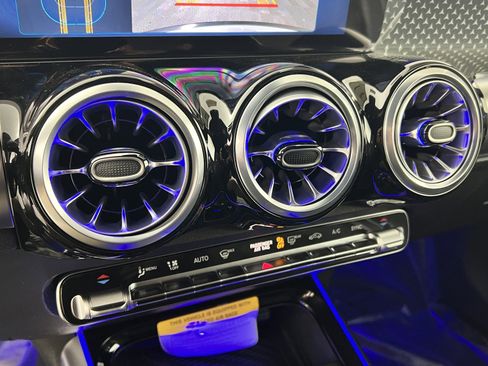 New 2025 Mercedes-Benz GLB 250 image 31