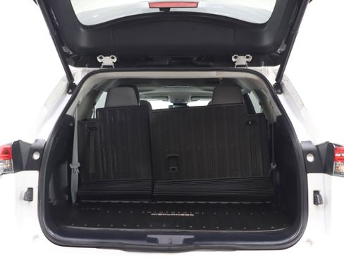 Used 2022 Toyota Highlander XLE image 18