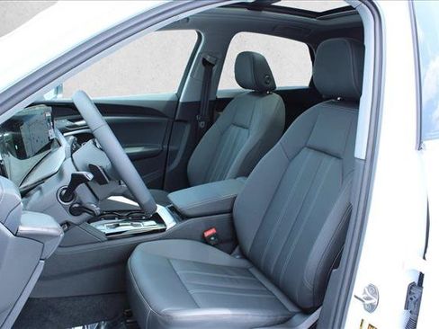 Certified 2025 Audi Q5 Premium w/ Convenience Package AWD/4WD image 18
