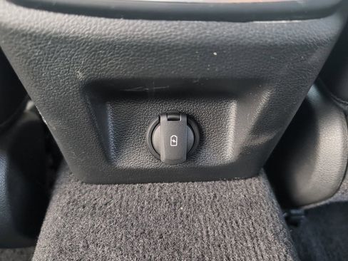 Used 2023 Genesis G70 2.0T image 21