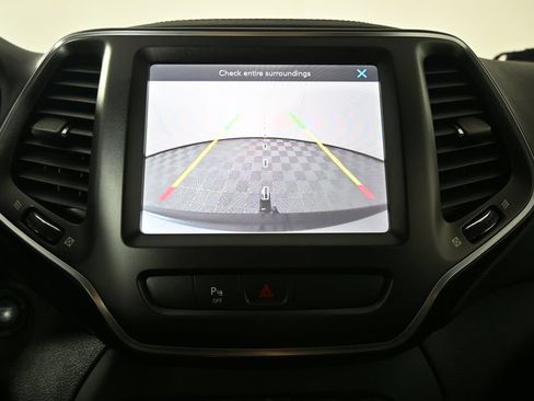 Used 2019 Jeep Cherokee Trailhawk w/ Cold Weather Group AWD/4WD image 29