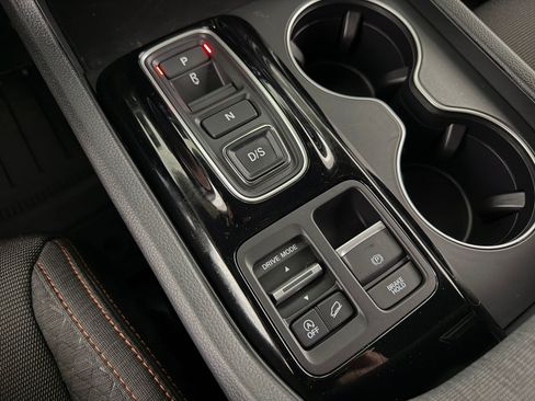 Used 2025 Honda Pilot Sport image 22