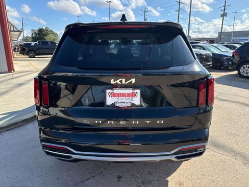 Used 2022 Kia Sorento S image 6