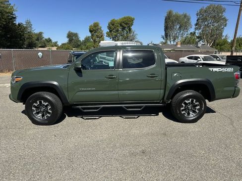 Used 2021 Toyota Tacoma TRD Off-Road w/ Technology Package AWD/4WD image 3