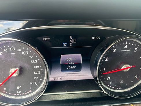 Used 2019 Mercedes-Benz E 300 4MATIC image 3
