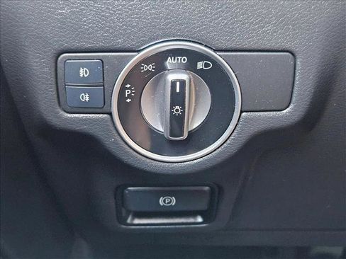 Used 2018 INFINITI QX30 Premium w/ Navigation Package image 12