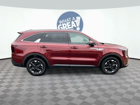 Certified 2025 Kia Sorento S w/ Panoramic Sunroof Package image 4